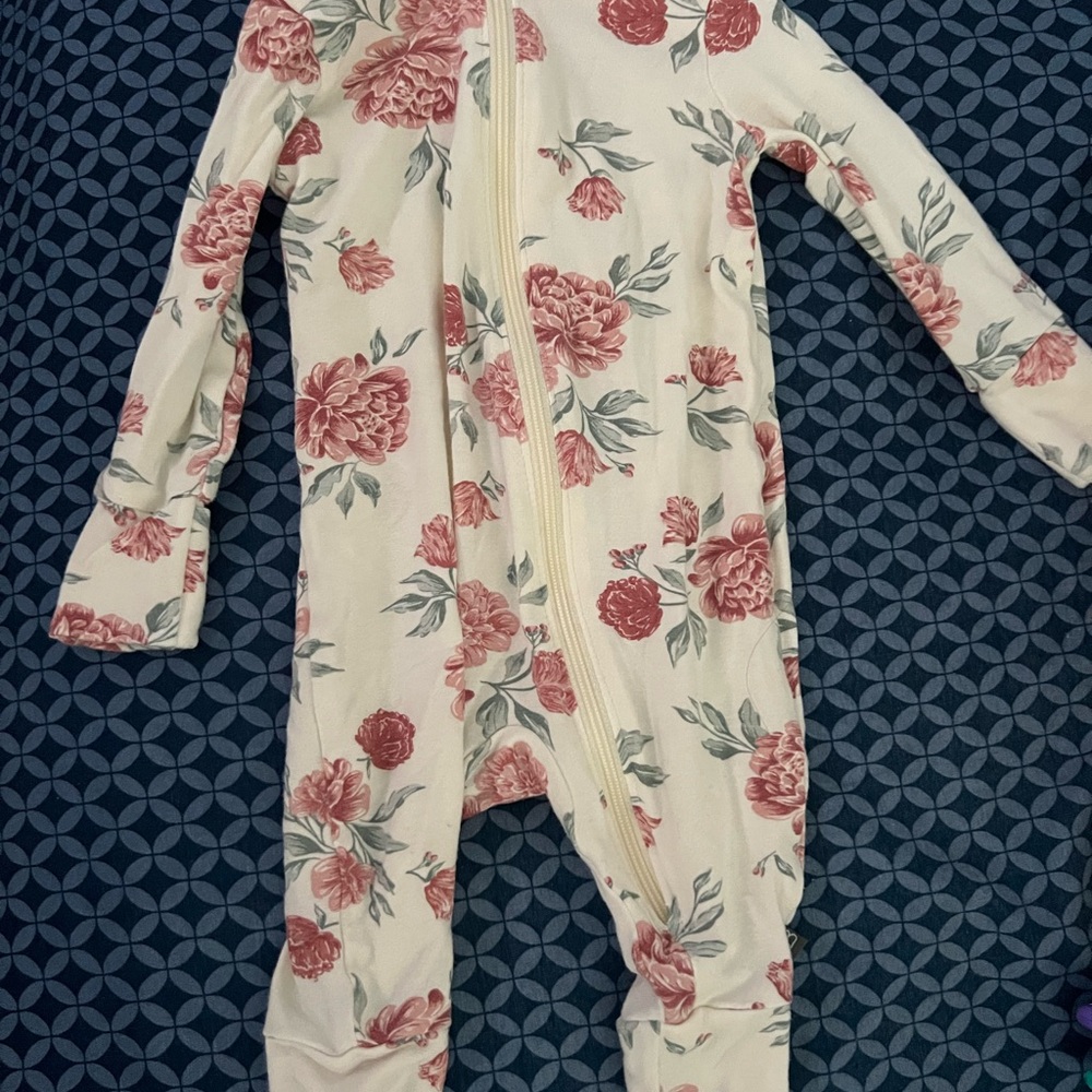 Vintage Floral Cream and Pink Footies